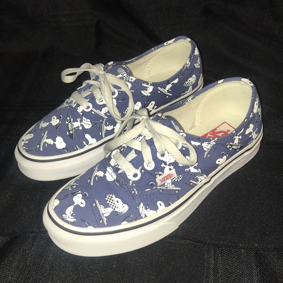 Vans Shoes - Snoopy Vans Peanuts Rare shoes size 6 women skate